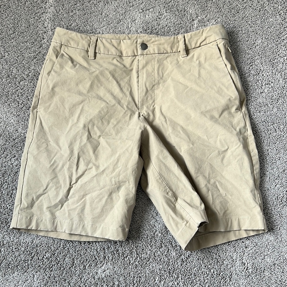Lululemon men’s commission short 32x9 khaki